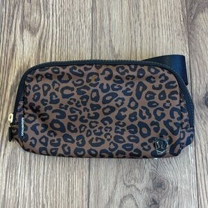 NWT Lululemon Everywhere Belt Bag Leopardo Shift Midi Desert Khaki/Night Brown